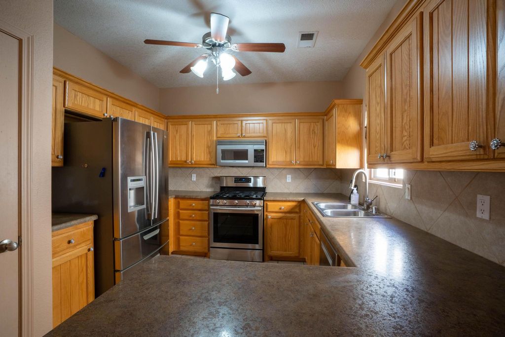 Image 8 of property listing at 829 Bosque Vista Drive, Bernalillo, NM 87004