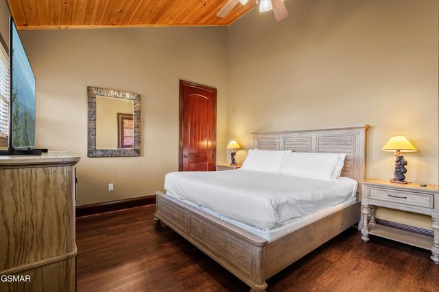 3050 Summit Trails Drive, Sevierville, TN 37876