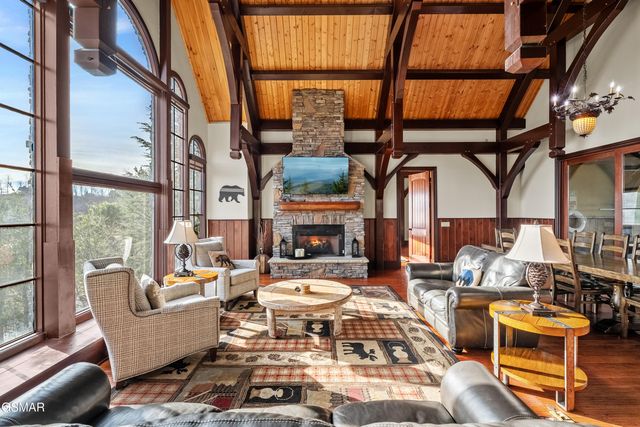 3050 Summit Trails Drive, Sevierville, TN 37876