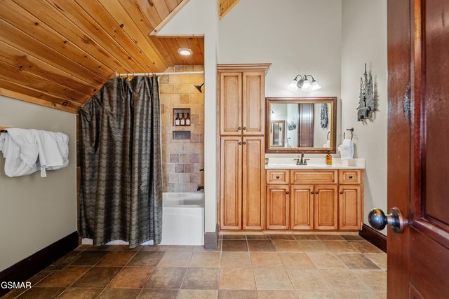 3050 Summit Trails Drive, Sevierville, TN 37876