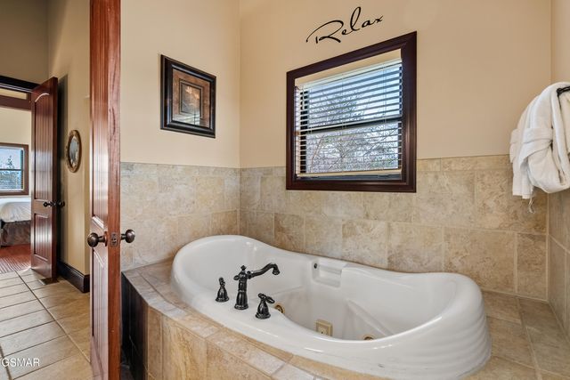 3050 Summit Trails Drive, Sevierville, TN 37876