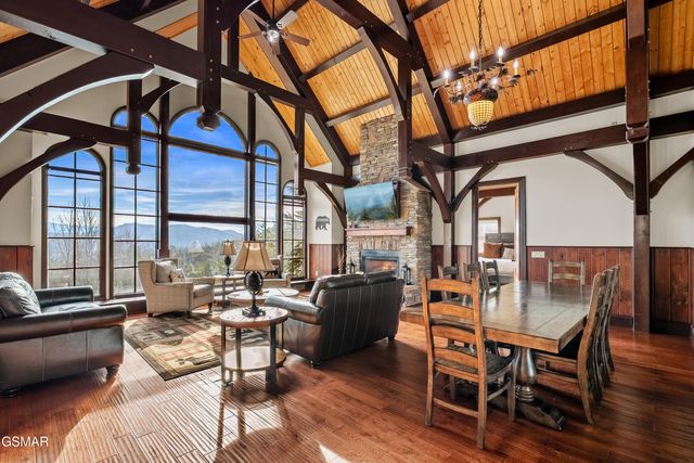 3050 Summit Trails Drive, Sevierville, TN 37876