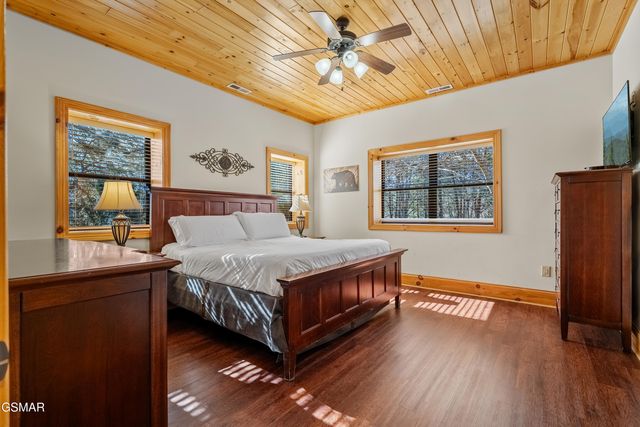 3050 Summit Trails Drive, Sevierville, TN 37876