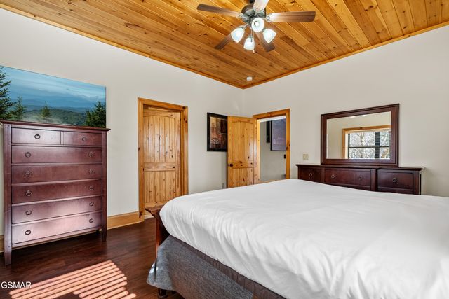 3050 Summit Trails Drive, Sevierville, TN 37876