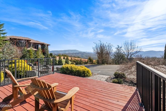 3050 Summit Trails Drive, Sevierville, TN 37876