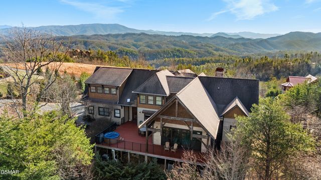 3050 Summit Trails Drive, Sevierville, TN 37876