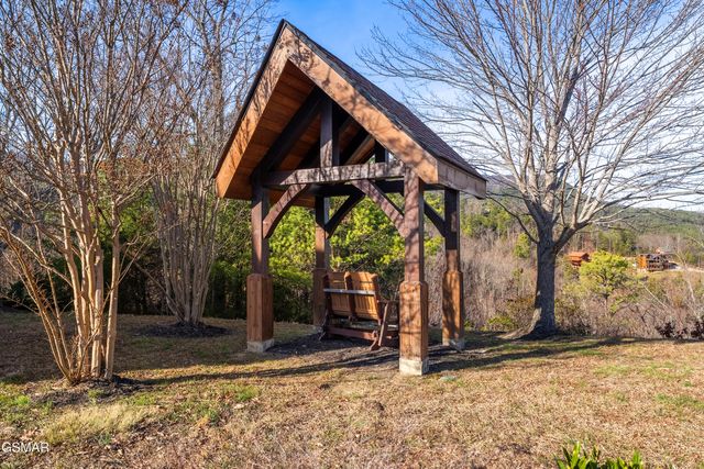 3050 Summit Trails Drive, Sevierville, TN 37876