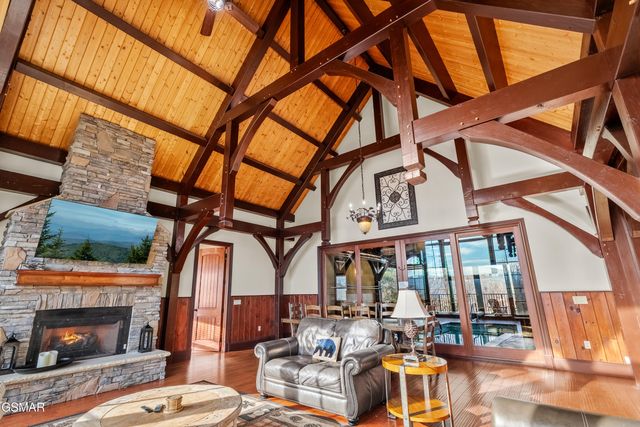 3050 Summit Trails Drive, Sevierville, TN 37876