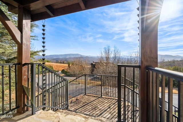 3050 Summit Trails Drive, Sevierville, TN 37876