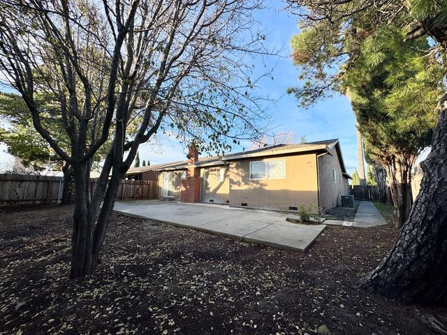 73 Chipman Lane, Suisun City, CA 94585