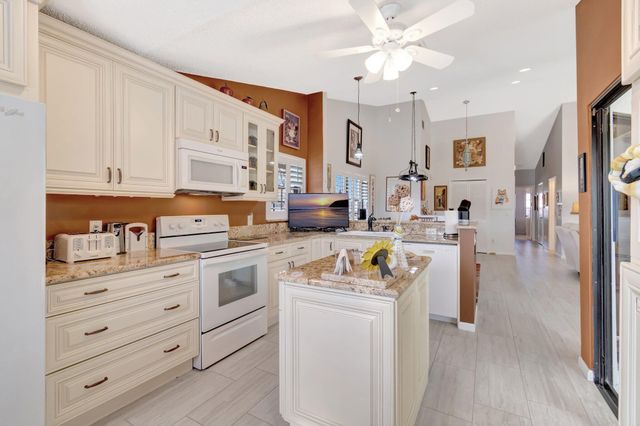 8240 Waterline Drive, Boynton Beach, FL 33472