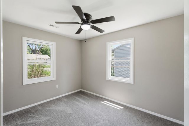 4949 S Cedardale Ave, Wichita, KS 67216
