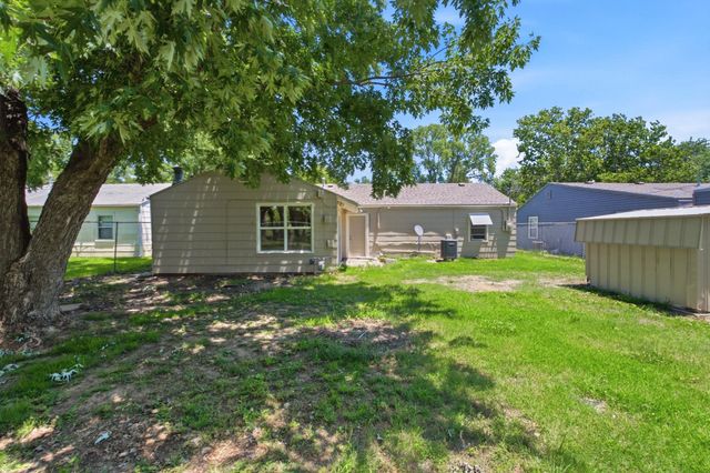 4949 S Cedardale Ave, Wichita, KS 67216