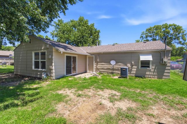 4949 S Cedardale Ave, Wichita, KS 67216