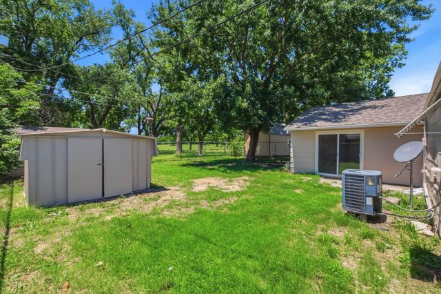 4949 S Cedardale Ave, Wichita, KS 67216