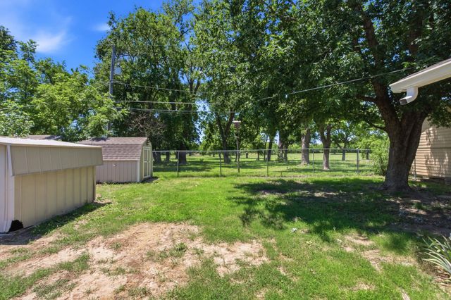 4949 S Cedardale Ave, Wichita, KS 67216