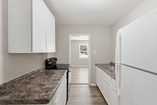 4949 S Cedardale Ave, Wichita, KS 67216