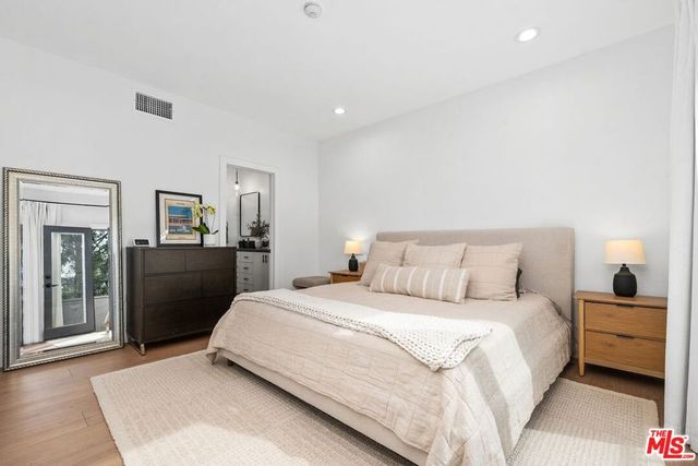 1133 9th Street 202, Santa Monica, CA 90403