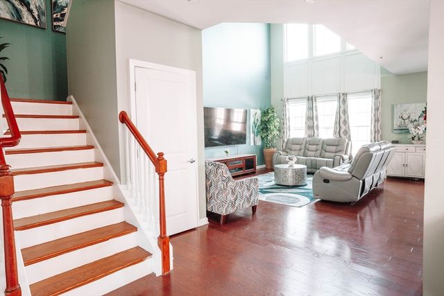 15 Locust Lane 15, Hopkinton, MA 01748