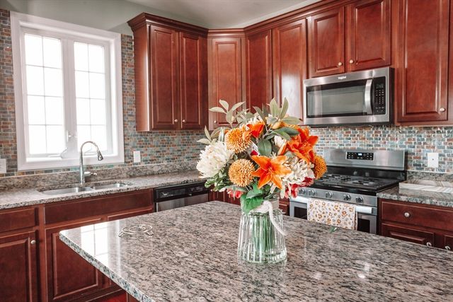 15 Locust Lane 15, Hopkinton, MA 01748