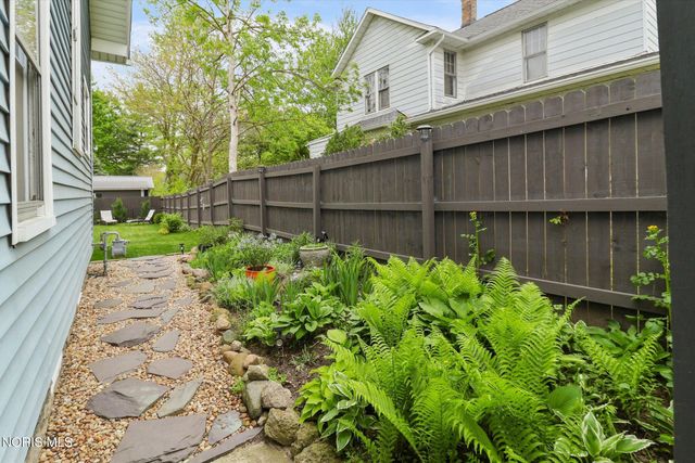320 S Summit Street, Bowling Green, OH 43402
