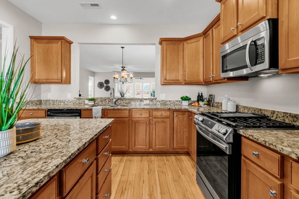 Image 11 of property listing at 406 Waterlily Way, Summerville, SC 29486