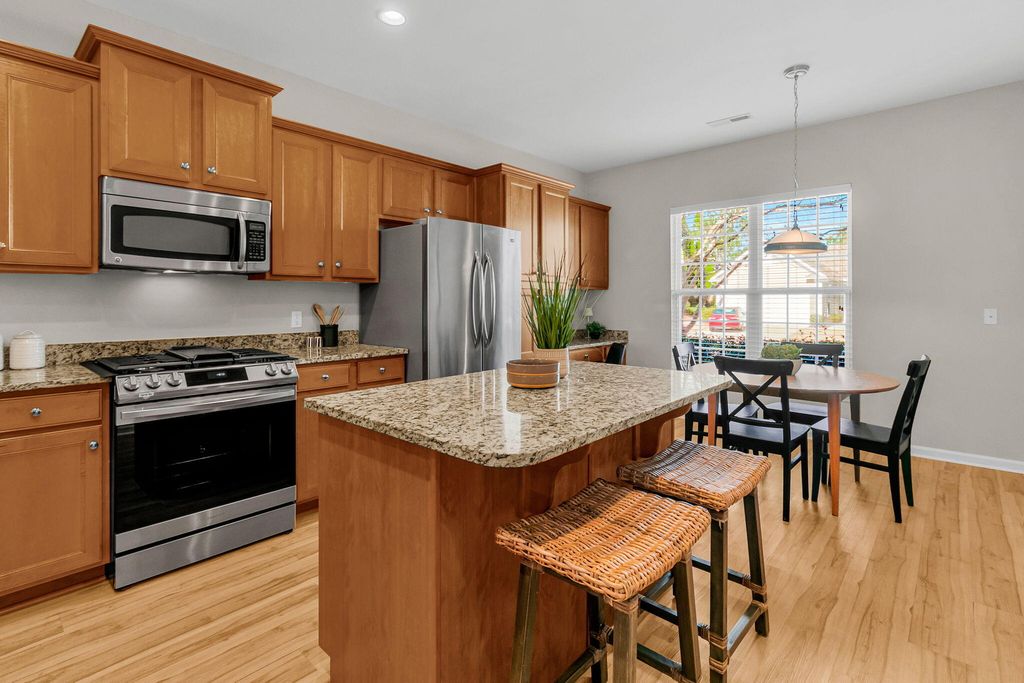 Image 12 of property listing at 406 Waterlily Way, Summerville, SC 29486