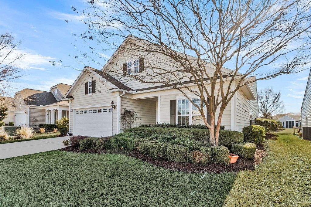 Image 3 of property listing at 406 Waterlily Way, Summerville, SC 29486