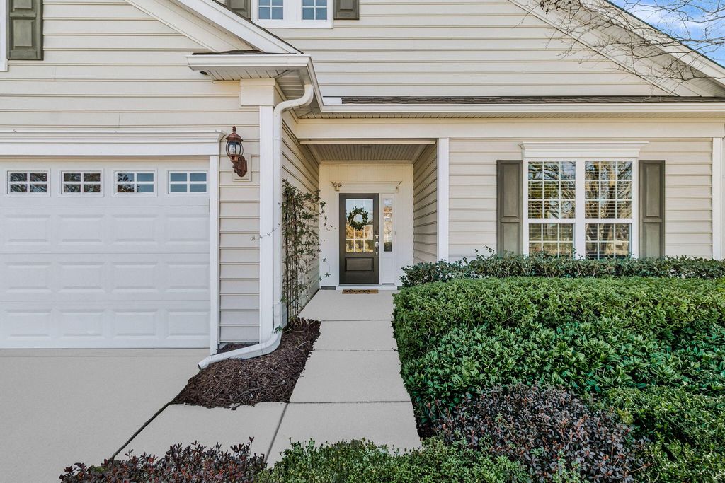 Image 5 of property listing at 406 Waterlily Way, Summerville, SC 29486