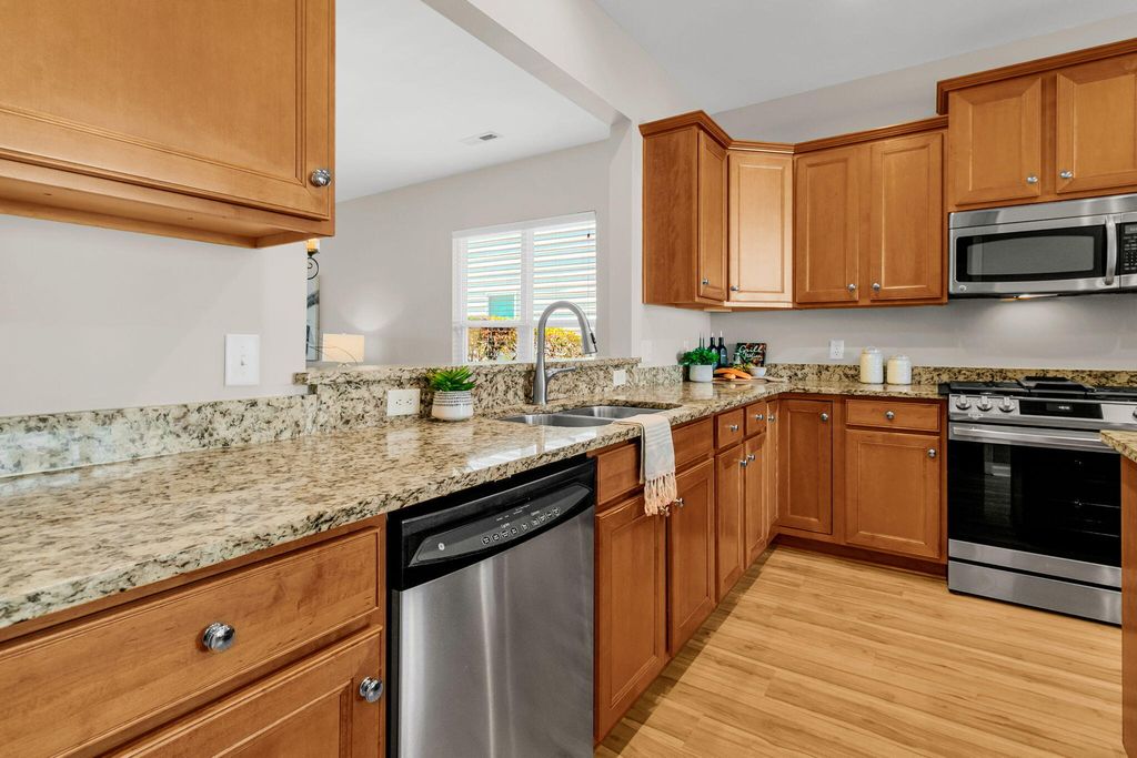 Image 9 of property listing at 406 Waterlily Way, Summerville, SC 29486