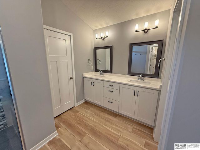 11515 S 117th Street, Papillion, NE 68046