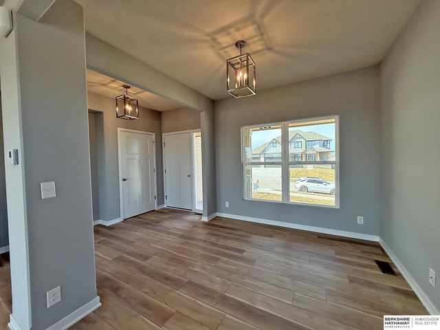 11515 S 117th Street, Papillion, NE 68046