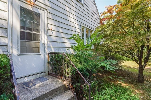 74 River Road, Sturbridge, MA 01566