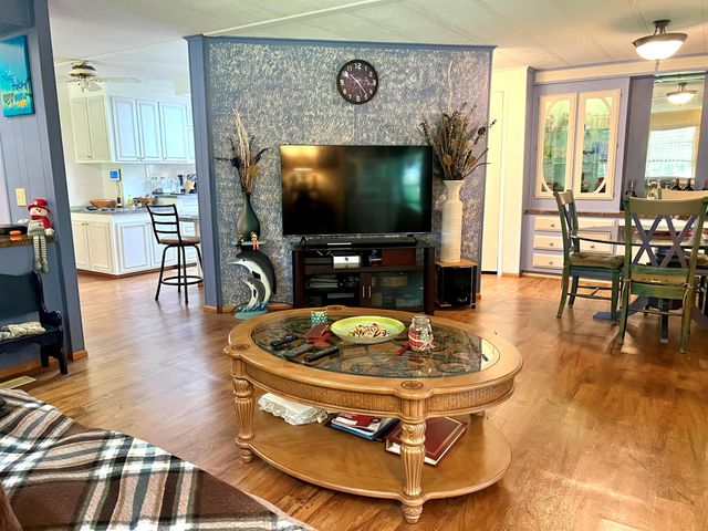 8011 SE Homestead Avenue, Hobe Sound, FL 33455