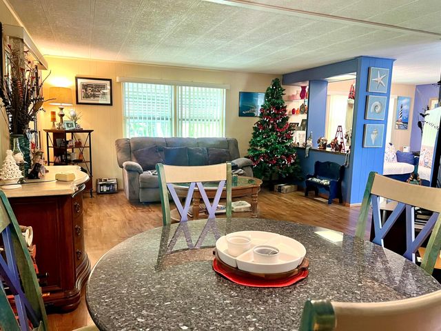 8011 SE Homestead Avenue, Hobe Sound, FL 33455