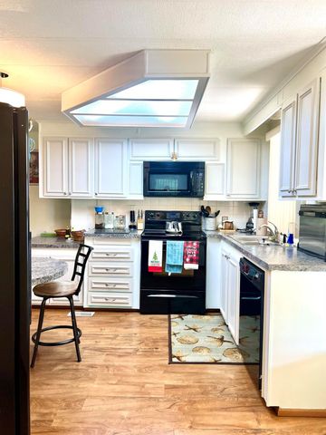 8011 SE Homestead Avenue, Hobe Sound, FL 33455