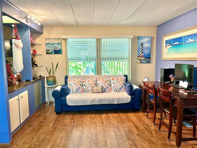 8011 SE Homestead Avenue, Hobe Sound, FL 33455