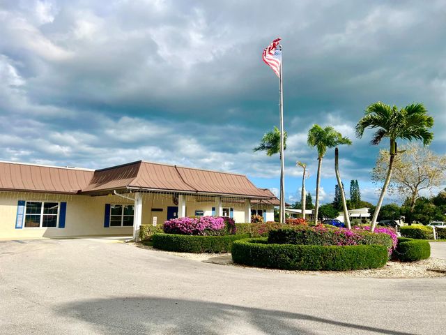 8011 SE Homestead Avenue, Hobe Sound, FL 33455