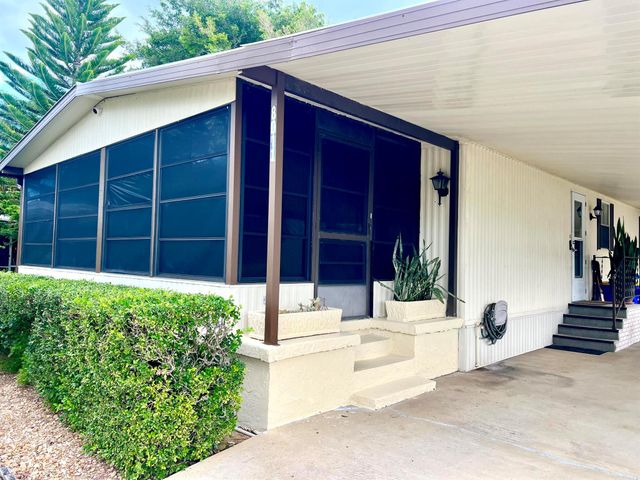 8011 SE Homestead Avenue, Hobe Sound, FL 33455