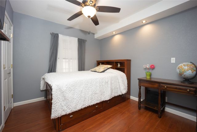 502 E Tyler Street, Ennis, TX 75119