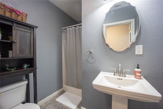 502 E Tyler Street, Ennis, TX 75119