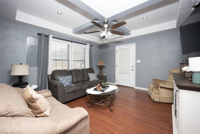 502 E Tyler Street, Ennis, TX 75119