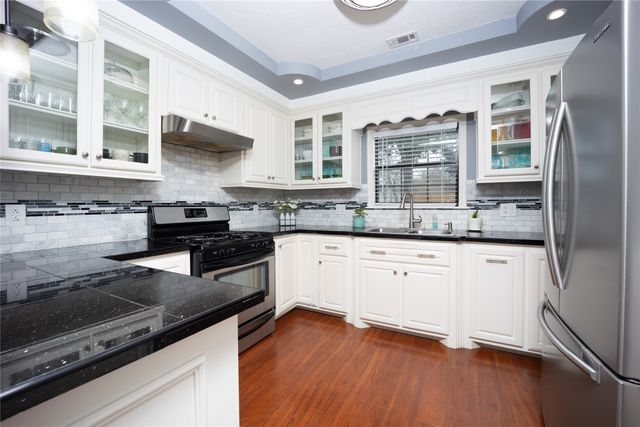 502 E Tyler Street, Ennis, TX 75119