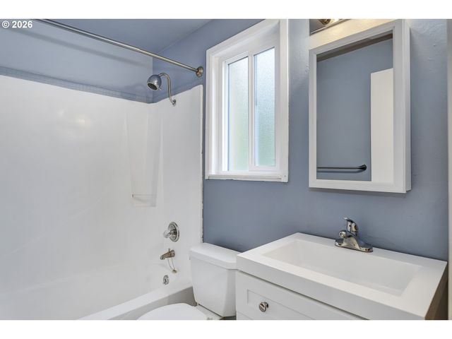 1640 Village Park Pl, West Linn, OR 97068