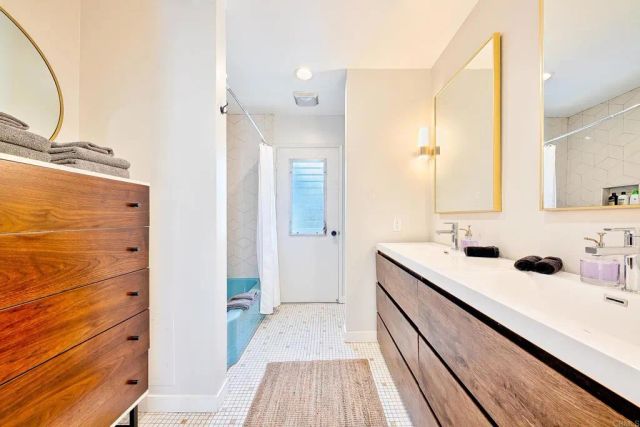 5187 Foothill Blvd, San Diego, CA 92109