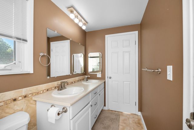 1121 Hollyhock Drive, Grand Blanc Twp, MI 48439