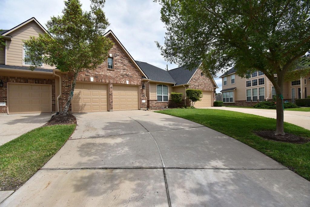 1734 Pepper Hill Lane, Sugar Land, TX 77479