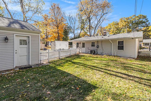 941 Marvell Place, Waterford, MI 48327