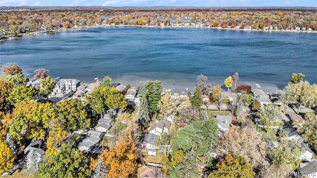 941 Marvell Place, Waterford, MI 48327