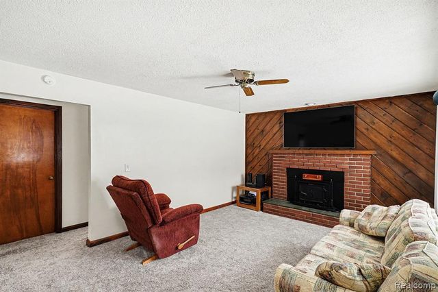 941 Marvell Place, Waterford, MI 48327